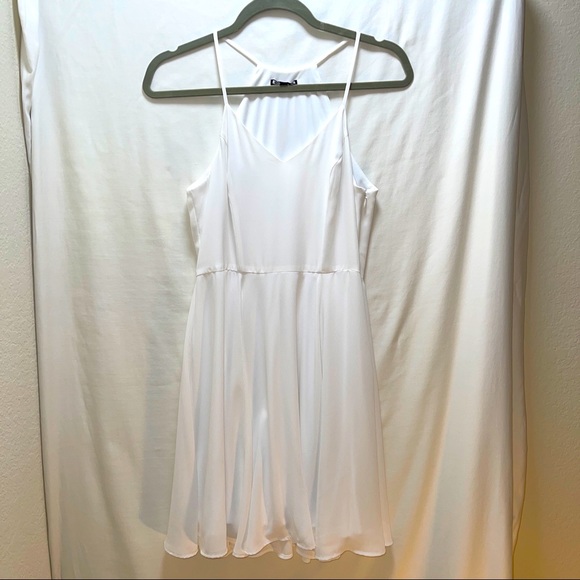 White flowy dress - Picture 1 of 4